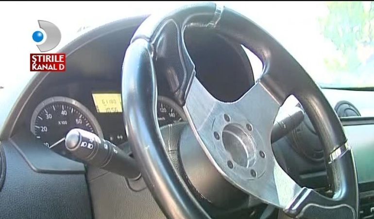 Ati mai auzit de asta? Un Logan decapotabil cu DVD-uri amplasate in portiere